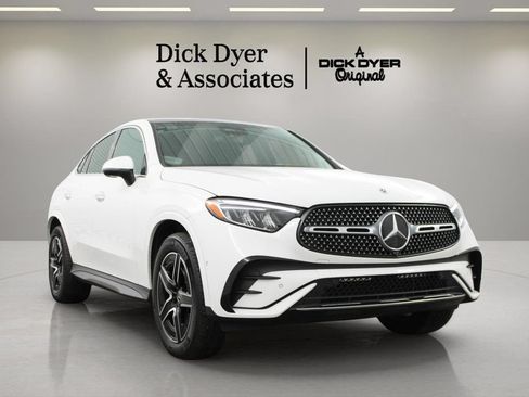 Used 2025 Mercedes-Benz GLC 300 4MATIC image 1