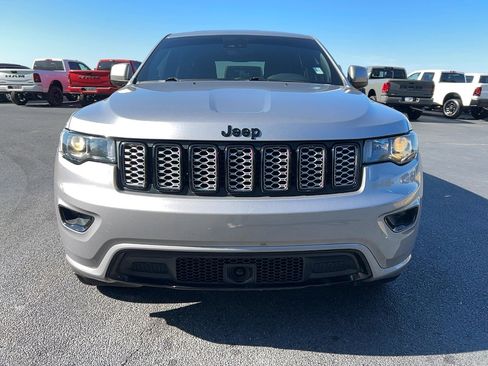 Used 2021 Jeep Grand Cherokee Laredo X image 2