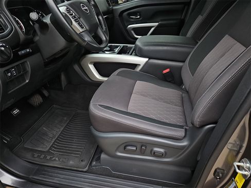 Certified 2024 Nissan Titan SV w/ SV Convenience Package image 18