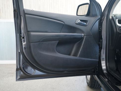 Used 2019 Dodge Journey SE FWD image 29