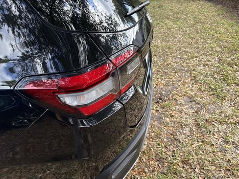 Used 2024 Honda Pilot Touring image 11