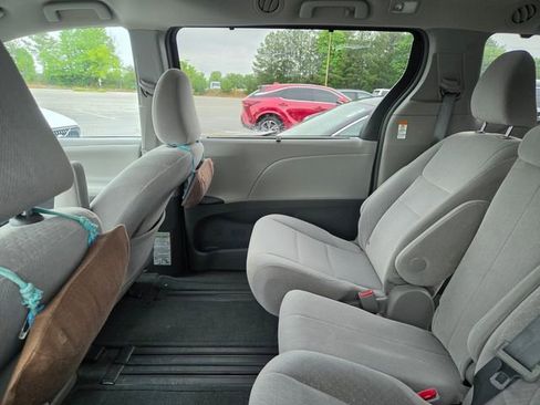 Used 2016 Toyota Sienna LE FWD image 10