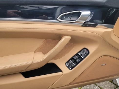 Used 2016 Porsche Panamera 4 image 9