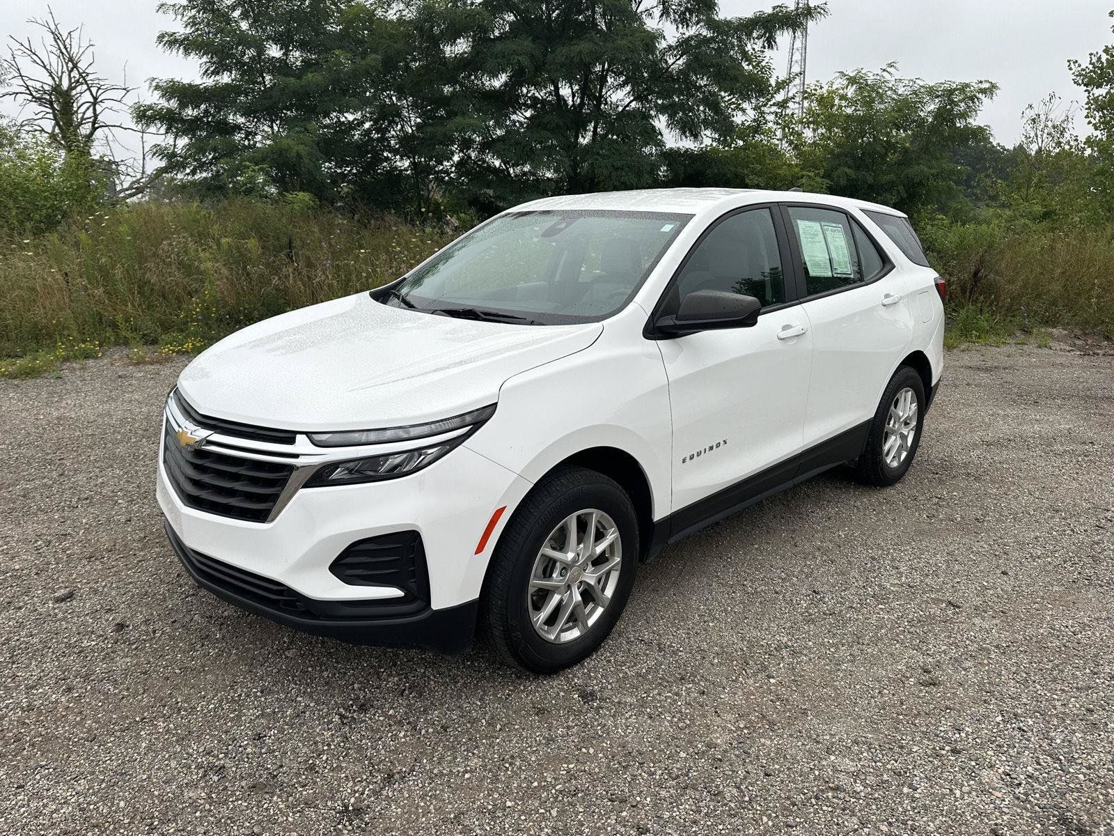 Used 2022 Chevrolet Equinox LS w/ Driver Confidence II Package AWD/4WD image 2