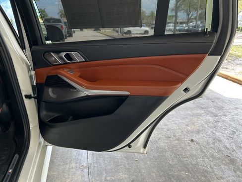 Used 2022 BMW X7 M50i image 33