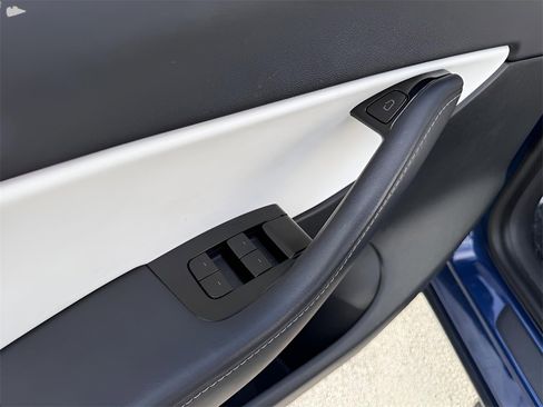 Used 2021 Tesla Model Y Long Range image 16