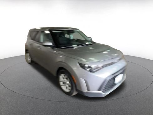 Used 2025 Kia Soul LX w/ LX Technology Package image 3