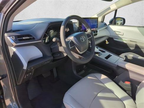 New 2025 Toyota Sienna XLE image 14