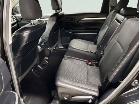 Used 2015 Toyota Highlander Plus AWD/4WD image 18