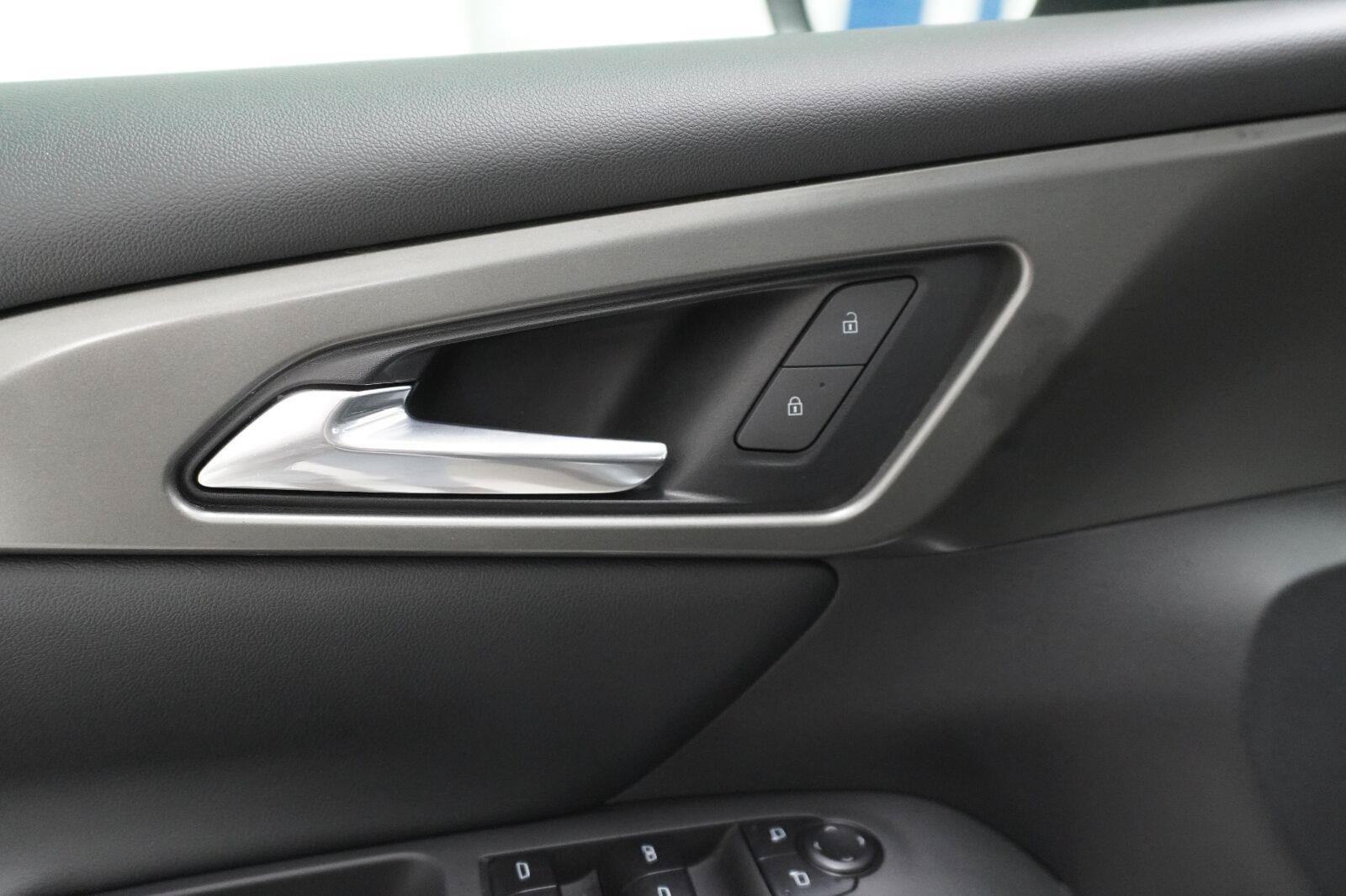 Used 2025 Chevrolet Traverse LT FWD image 6