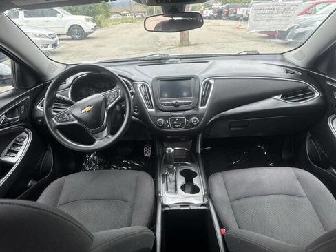 Used 2017 Chevrolet Malibu LT FWD image 10