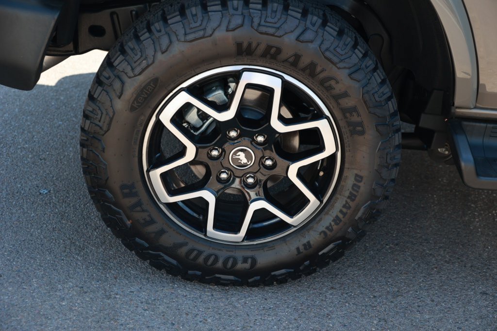 Used 2025 Ford Bronco Outer Banks AWD/4WD image 11