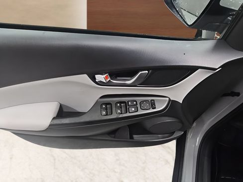 Certified 2022 Hyundai Kona Limited AWD/4WD image 10