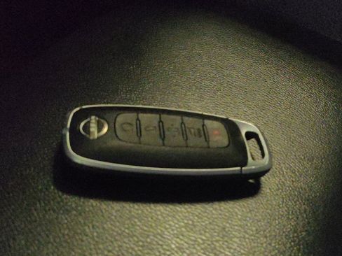 Used 2023 Nissan Pathfinder SL FWD image 32