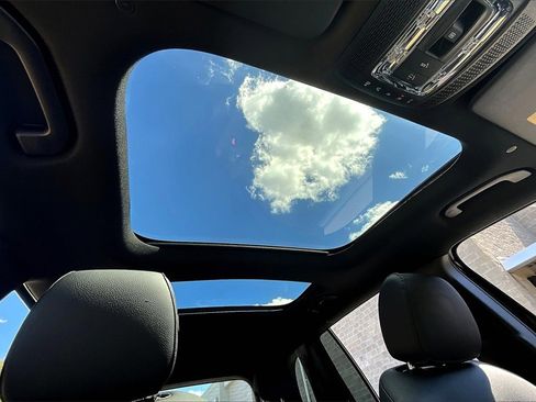 Used 2025 Mercedes-Benz GLB 250 4MATIC image 17