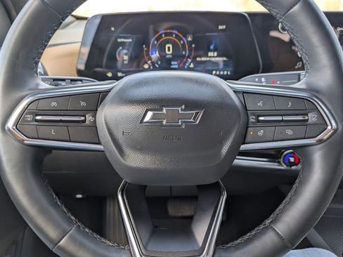 Used 2025 Chevrolet Equinox ACTIV w/ Safety and Technology Package image 21