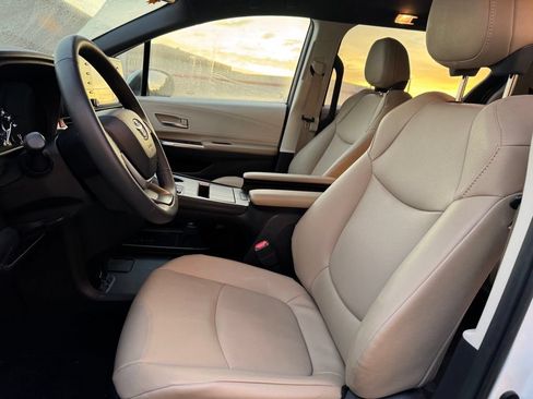 Used 2022 Toyota Sienna XLE FWD image 4