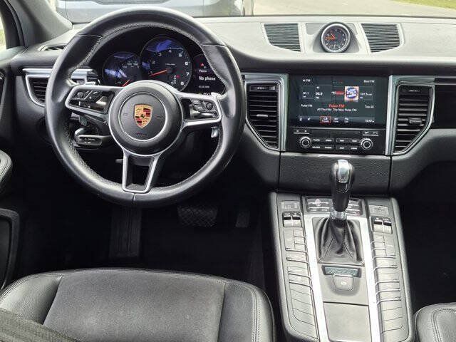 Used 2018 Porsche Macan AWD/4WD image 28