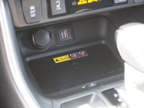 Used 2025 Toyota RAV4 XSE w/ Advanced Technology Package AWD/4WD image 28