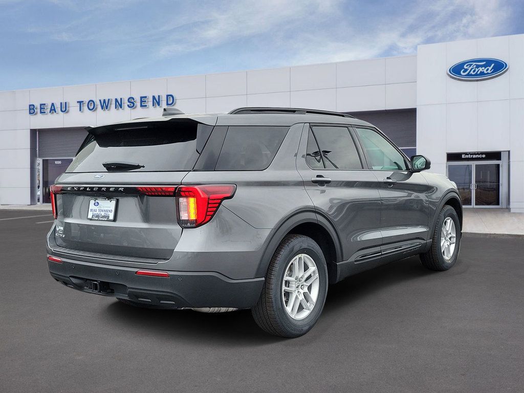 New 2026 Ford Explorer Active RWD image 4