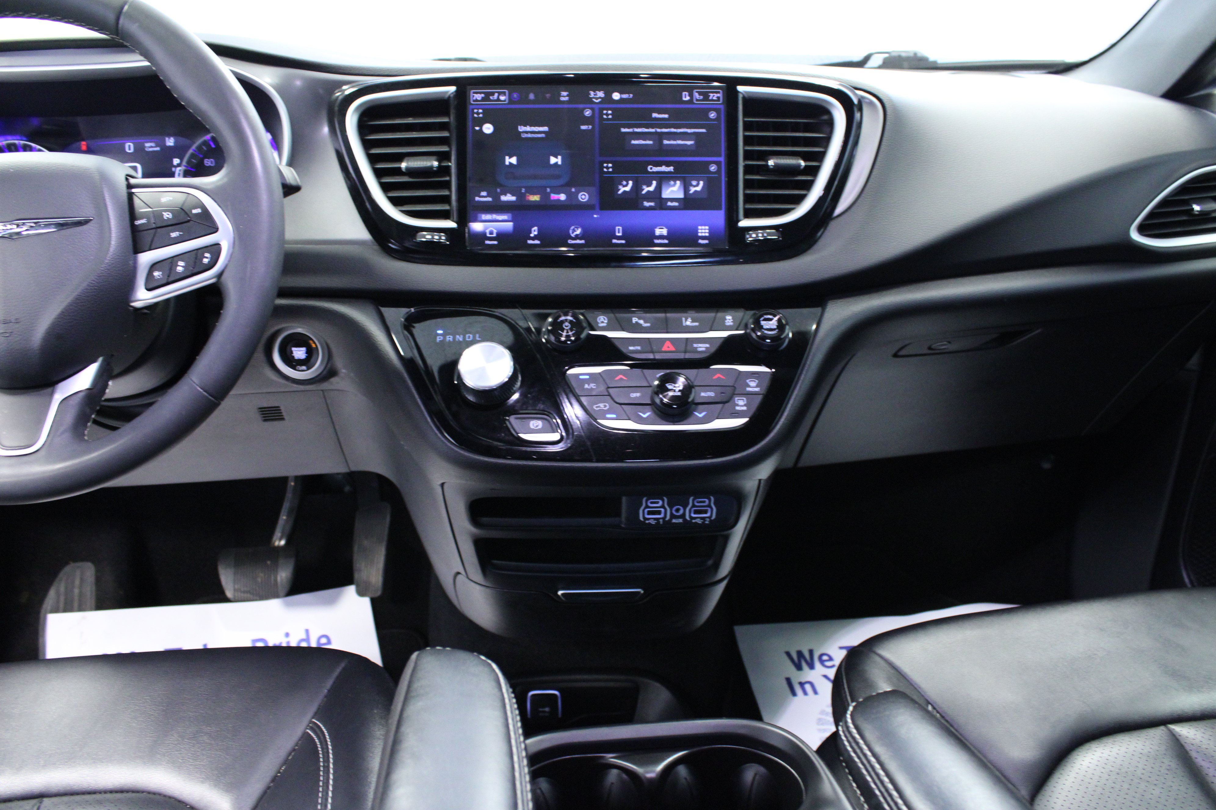 Used 2025 Chrysler Pacifica Select FWD image 19