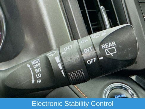 Used 2016 Toyota RAV4 SE image 14