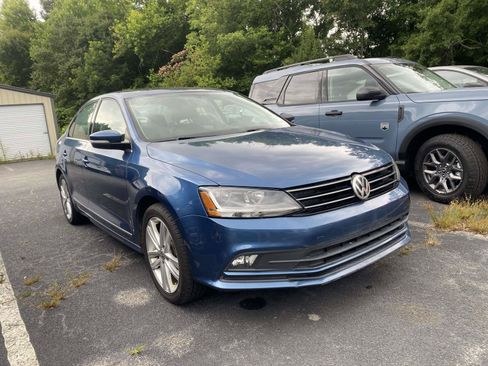 Used 2017 Volkswagen Jetta SEL FWD image 1
