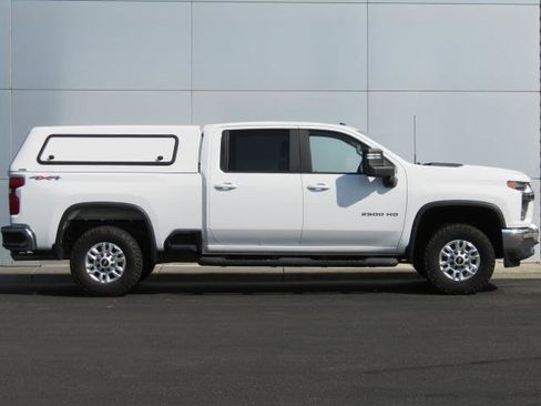 Used 2020 Chevrolet Silverado 2500 LT w/ Fleet Comfort Package AWD/4WD image 3
