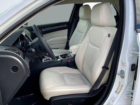 Used 2023 Chrysler 300 Touring L image 25