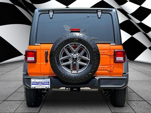Used 2025 Jeep Wrangler Unlimited Sport AWD/4WD image 4