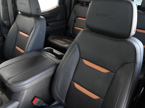 Used 2025 GMC Sierra 1500 AT4 w/ AT4 Premium Package AWD/4WD image 12