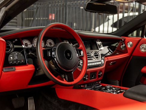 Used 2018 Rolls-Royce Wraith RWD image 28