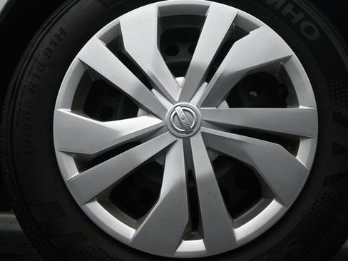 Used 2025 Nissan Versa S w/ Electronics Package FWD image 9
