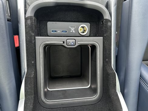 Used 2021 Land Rover Range Rover Sport HST image 32