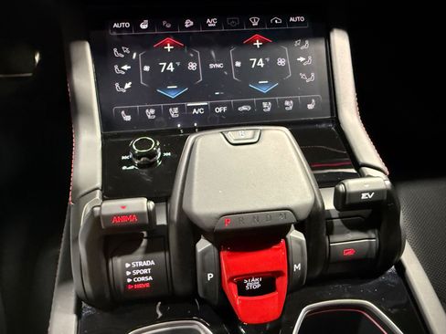 Used 2025 Lamborghini Urus SE AWD/4WD image 45