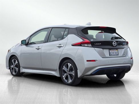 Used 2022 Nissan Leaf SV image 6