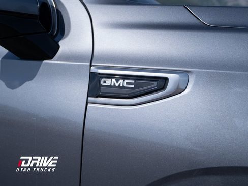 Used 2021 GMC Yukon XL Denali w/ Denali Premium Package image 11