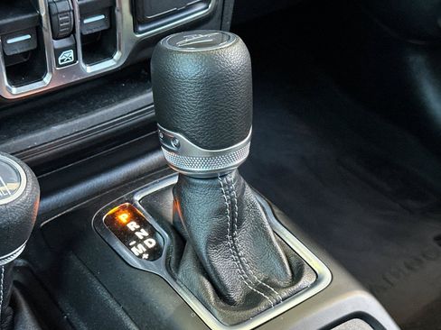 Certified 2025 Jeep Gladiator Sport AWD/4WD image 20
