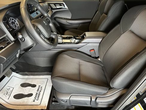 Used 2025 Mitsubishi Outlander ES AWD/4WD image 19