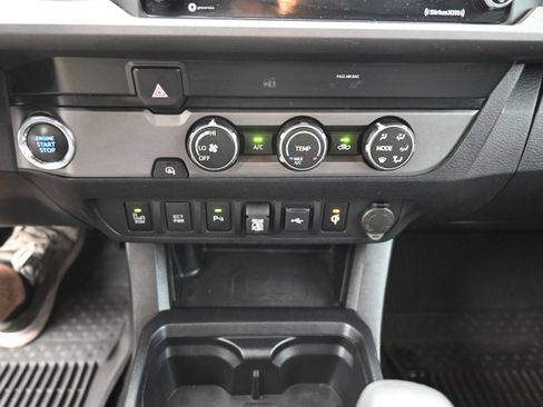 Used 2020 Toyota Tacoma TRD Sport w/ Technology Package RWD image 19