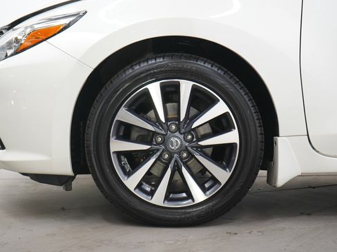 Used 2016 Nissan Altima 2.5 SV w/ Convenience Package FWD image 27