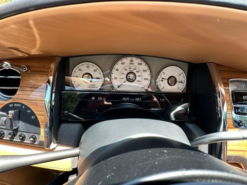 Used 2014 Rolls-Royce Ghost image 17