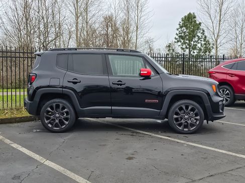 Used 2023 Jeep Renegade Latitude w/ Sun/Sound Group image 2