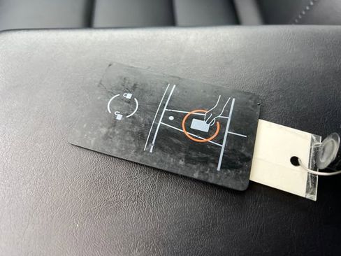 Used 2023 Tesla Model Y Long Range image 31