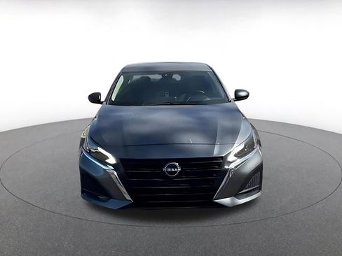 Used 2025 Nissan Altima 2.5 SV FWD image 4
