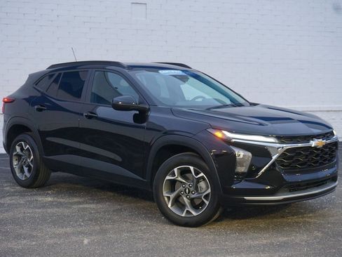 Certified 2024 Chevrolet Trax LT w/ LT Convenience Package image 3