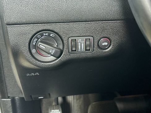 Used 2019 Chrysler 300 S RWD image 10