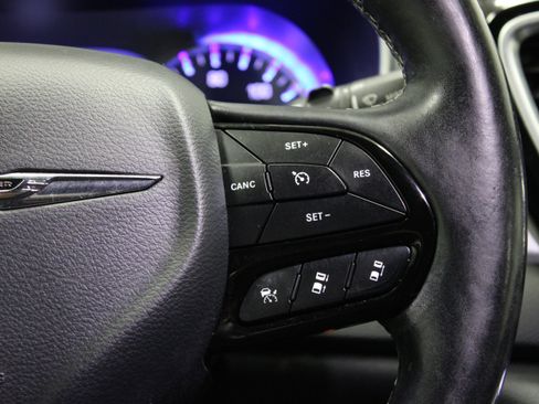 Used 2018 Chrysler Pacifica Touring-L Plus w/ Advanced Safetytec Group FWD image 25