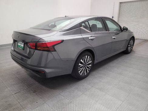 Used 2025 Nissan Altima 2.5 SV FWD image 9