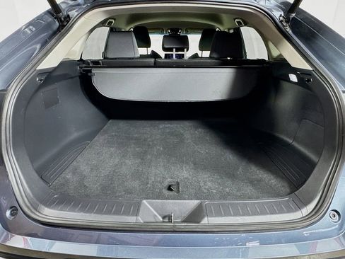 Used 2022 Toyota Venza LE image 29